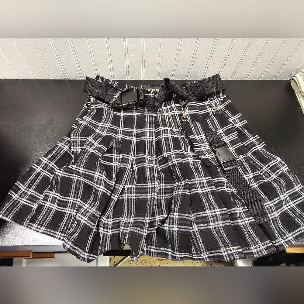 Black Gray Plaid Pleated Skirt w/ Pocket and Buckle Small